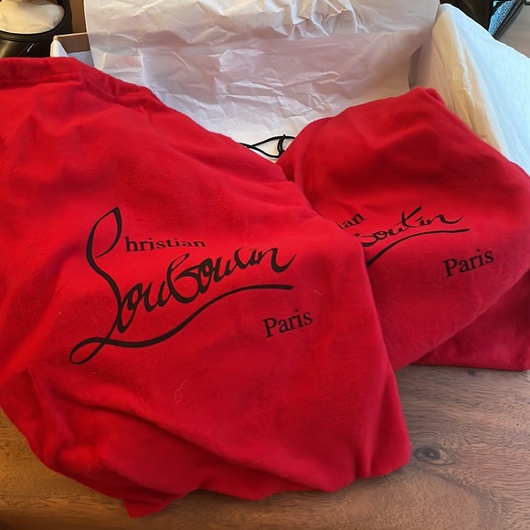 Brand new Christian louboutin heels! Never worn outside. Size 37 black - Picture 5 of 5